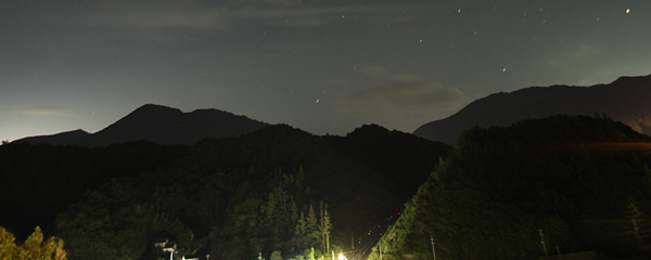 夜の山