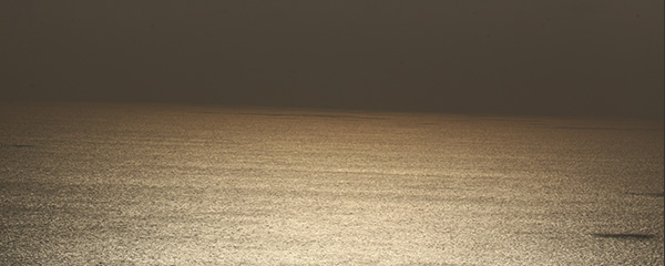 夕日の反射する海